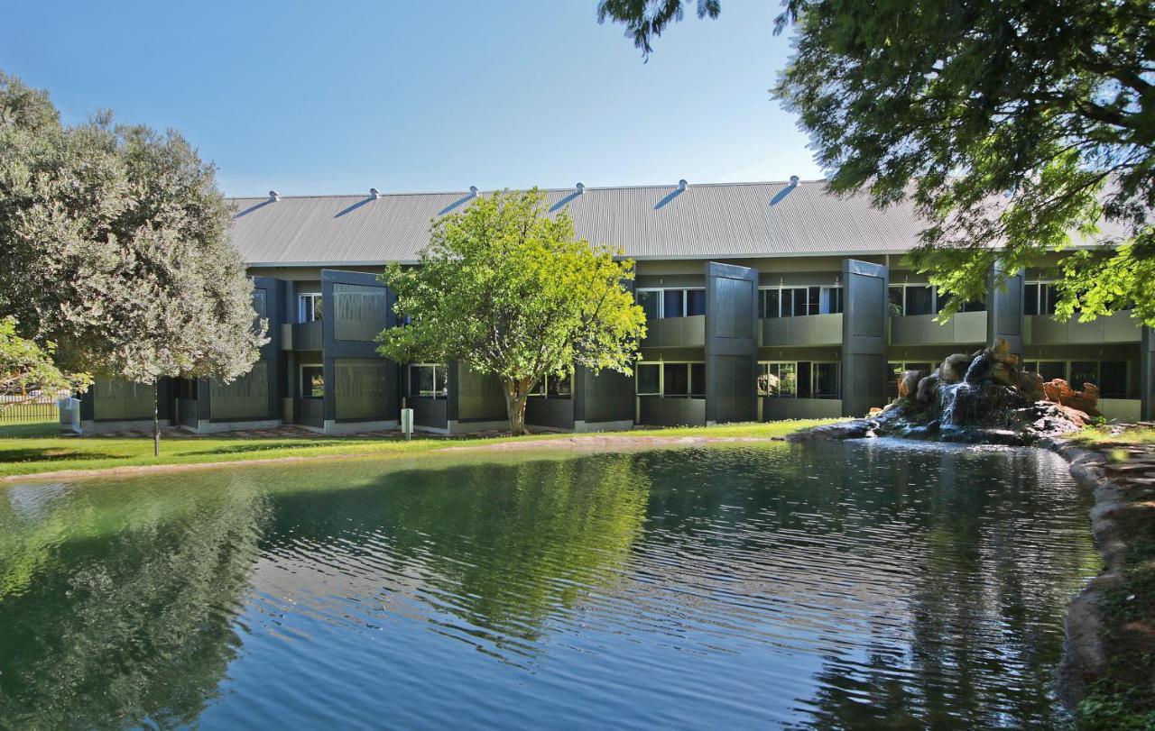 Kupferquelle Resort Tsumeb Buitenkant foto