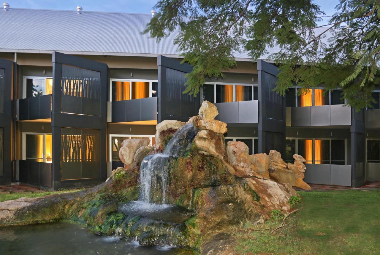 Kupferquelle Resort Tsumeb Buitenkant foto