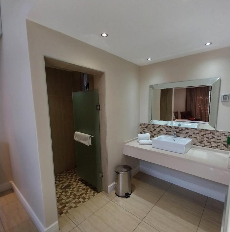 Kupferquelle Resort Tsumeb Buitenkant foto